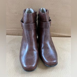 Michael Shannon women’s sonsa heeled ankle boots. Brown, size 11M. Brand new.